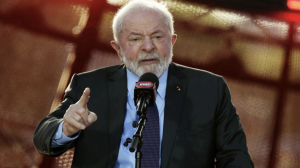 Volta de Lula à cena internacional com posições distantes às dos países ocidentais ‘decepciona’, diz jornal francês