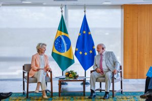 Lula se reúne com presidente da Comissão Europeia e critica previsão de sanções no acordo Mercosul-UE