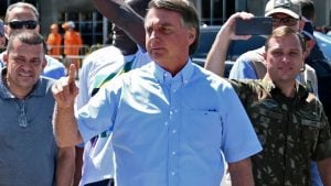 Mauro Cid, braço direito de Bolsonaro, deixa a PF após longo depoimento