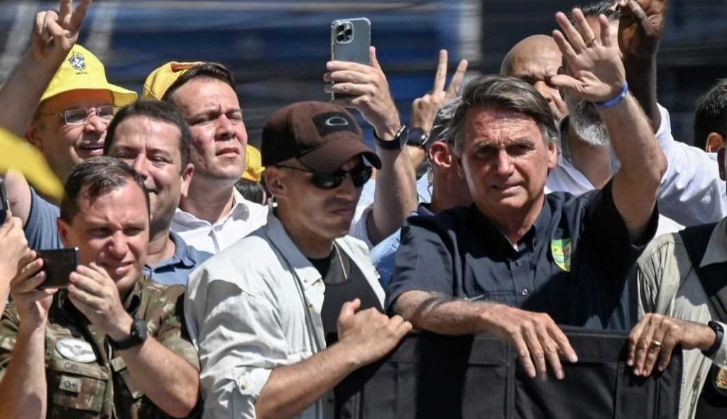 Bolsonaro nega conspiração golpista e alega que celular de Cid servia para ‘lamentações’
