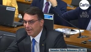 Flávio usa sabatina de Zanin para emparedar o TSE no julgamento de Bolsonaro