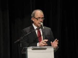 Mercadante ironiza atuação de Campos Neto e pede ‘aplausos’ ao presidente do Banco Central