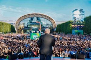 Países da revolução industrial têm de pagar sua dívida com o planeta, diz Lula em Paris