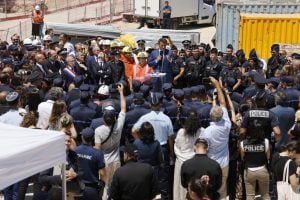 Protestos diminuem na França e governo anuncia medidas para atenuar prejuízos de lojistas