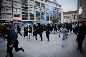 Mais de 1.300 detidos na França antes do enterro do jovem baleado por policial