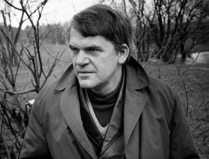 Escritor tcheco Milan Kundera morre aos 94 anos