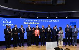 UE e Celac buscam acordo com debates ofuscados por divergências sobre a Rússia