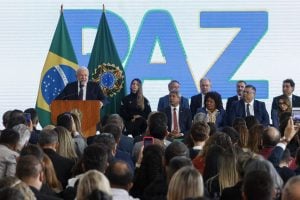 Lula defende 'papel mais importante para polícias municipais' no combate à violência