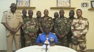 Regime militar do Níger diz querer processar presidente deposto por traição