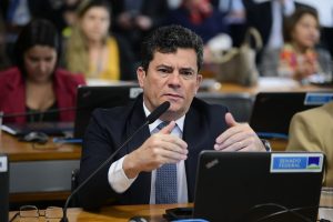 Moro minimiza trama golpista no celular de Cid: 'Se criminalizar mensagens de WhatsApp, ia prender meio Brasil'