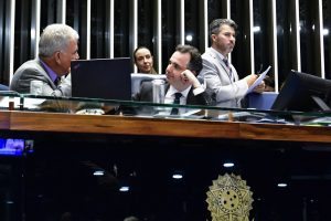 Senado aprova a prescrição de ozonioterapia e projeto segue para a sanção de Lula