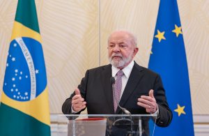 Em meio a guerra na Ucrânia, Lula relança o PAA e volta a criticar gastos globais com armas