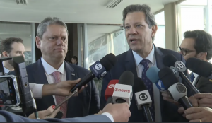 Haddad faz aceno a Tarcísio após ofensiva de governadores contra a reforma tributária