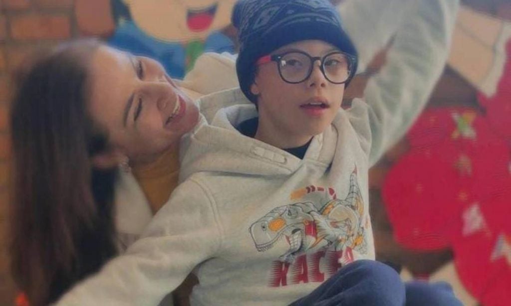 Seguro-saúde cancela contrato de criança autista e mãe protesta em abaixo-assinado
