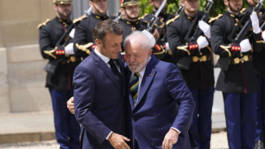Senado francês recomenda reaproximação política e estratégica da França com o Brasil