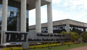 Justiça do DF proíbe moradora de usar casa em condomínio para cultos religiosos