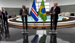 8 de Janeiro terá punição porque o Brasil não quer voltar ao obscurantismo, diz Lula em Cabo Verde