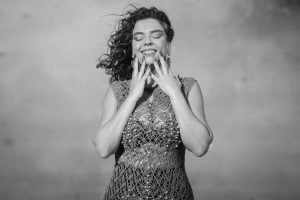 Ava Rocha lança novo disco com a intenção de se inserir como cantora popular