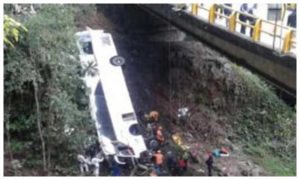 Nove pessoas morrem em acidente de ônibus na Colômbia