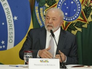 Lula diz não querer 'se meter' no conflito entre Rússia e Ucrânia: 'Minha guerra é contra a fome'