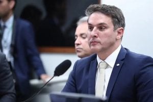 PF apreendeu computador de assessor de Bolsonaro, diz deputado