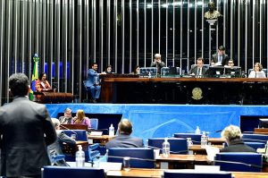 Senado aprova projeto que proíbe vínculo empregatício entre igrejas e religiosos