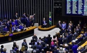 Divididos, deputados do PL trocam xingamentos sobre a reforma tributária no WhatsApp