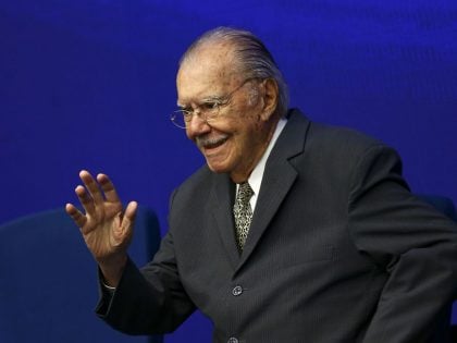 José Sarney é internado no Maranhão após sofrer queda