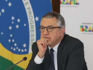 Deputados do PSD cercam Padilha no Planalto para cobrar o comando da Funasa