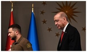 Zelensky se reúne com Erdogan após obter bombas de fragmentação dos EUA