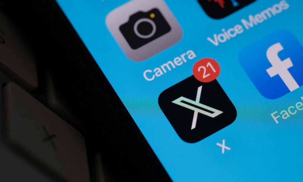 ‘X’, antigo Twitter, restabelece medidas de combate à transfobia após decisão judicial
