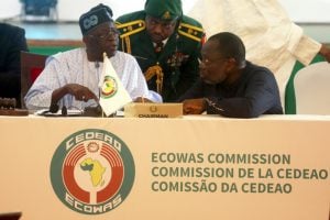 Líderes africanos dão sinal verde a intervenção militar no Níger, diz presidente marfinense