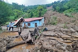 Sobe para 58 número de mortos em chuvas e deslizamentos na Índia