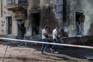 Cinco mortos e 37 feridos em  bombardeio russo em Chernigov, norte da Ucrânia