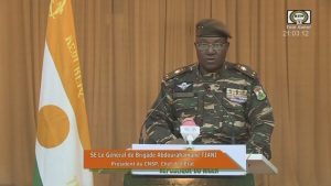 Chefe militar do Níger alerta contra intervenção e diz que transição durará 3 anos