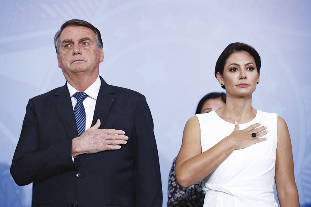 Caso das joias: Bolsonaro e Michelle optam pelo silêncio em depoimento à PF