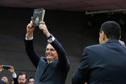 “Deus, pátria, família”: o mote político que se mostra uma farsa