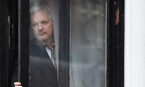 Assange não comparece a julgamento sobre extradição