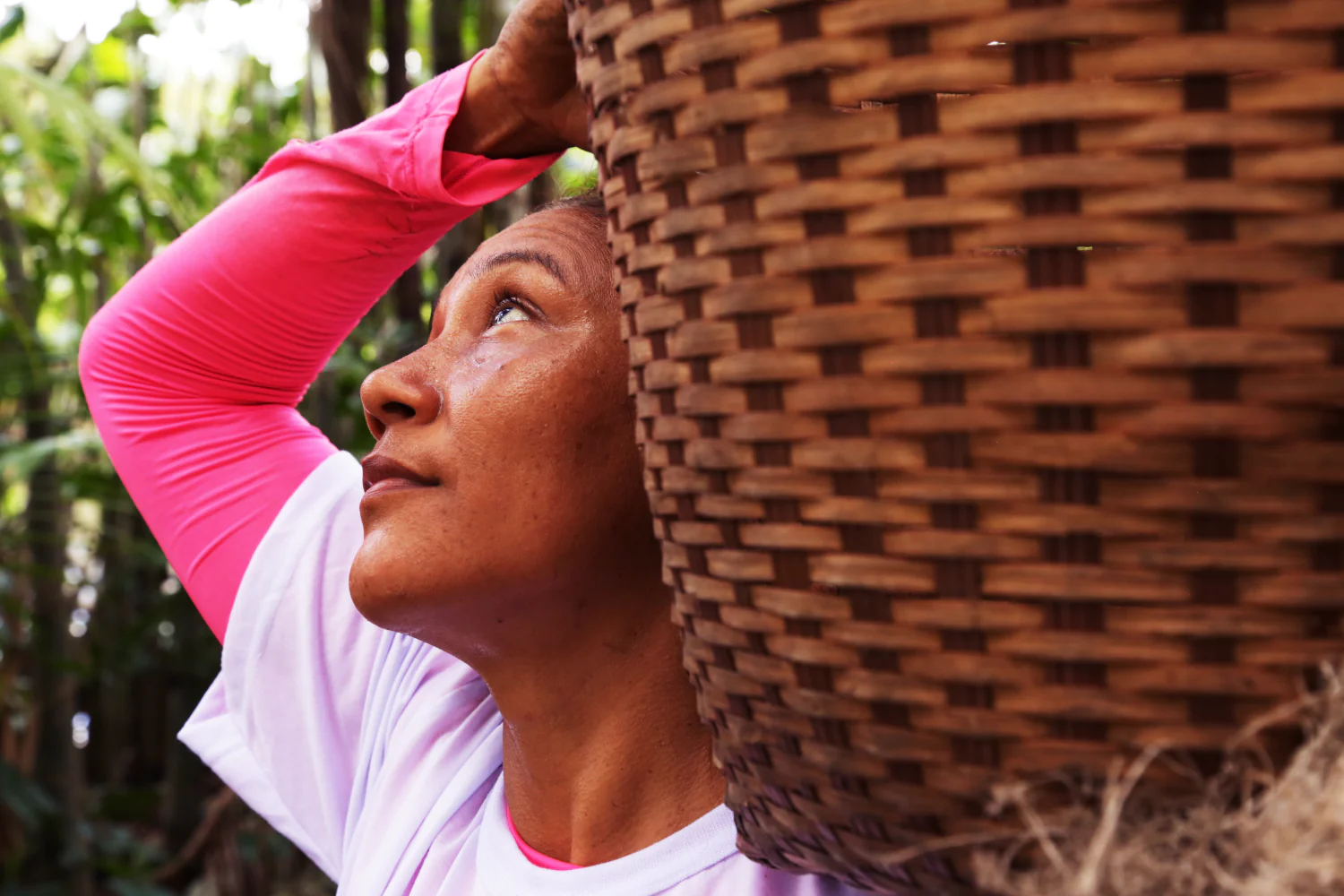 O papel da mulher na criação de alternativas para a produção de matérias-primas para a moda 