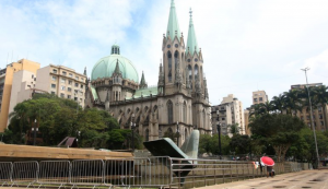 Prefeitura de São Paulo cerca praças históricas da capital