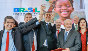 Lula assina projeto com prioridades para os próximos 4 anos e orçamento trilionário