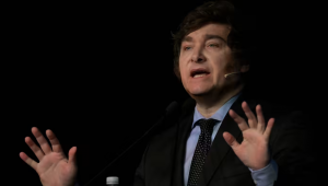 Quem é Javier Milei, o ‘liberal estridente’ que lidera as primárias na Argentina