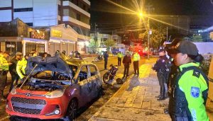 Carros-bomba e ataques com granadas abalam a capital do Equador