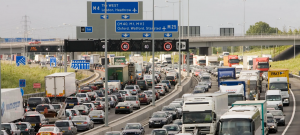 Área de imposto sobre veículos poluentes é ampliada em Londres