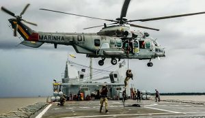 Acidente com helicóptero da Marinha em Goiás deixa 2 mortos