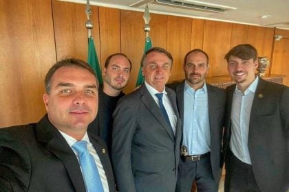 Irmãos de Jair Renan se calam sobre operação da Polícia do DF; Bolsonaro também ignora