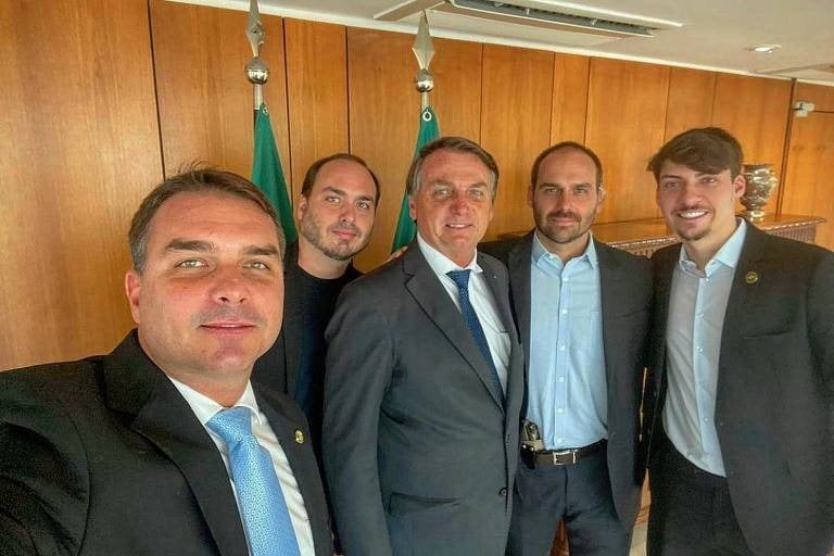 Irmãos de Jair Renan se calam sobre operação da Polícia do DF; Bolsonaro também ignora