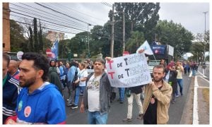 Professores de escolas técnicas de São Paulo entram em greve por tempo indeterminado