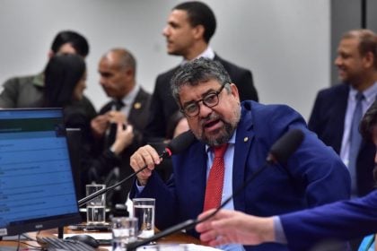 ‘Comigo a porrada canta’, diz vice-presidente do PT sobre tapa em deputado durante sessão na Câmara