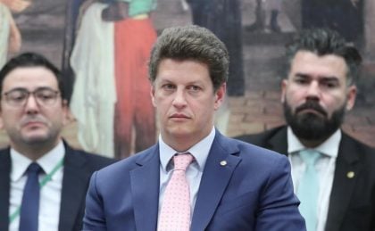Ricardo Salles será julgado no STF em caso de contrabando de madeira, decide Moraes